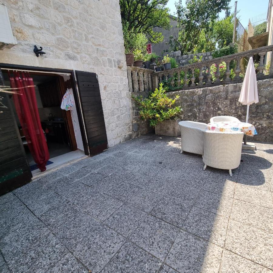 Apartment Jovan2,On The Beach With Free Wi-Fi Kotor Ngoại thất bức ảnh